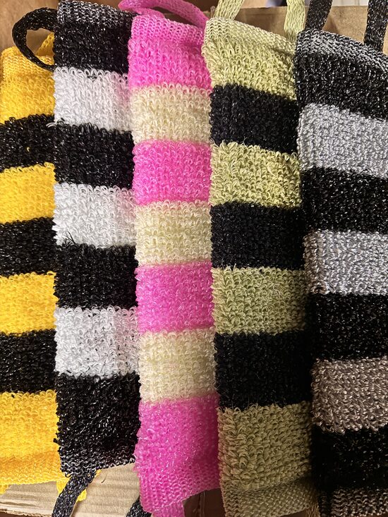 Strīpaina ķermeņa švamme ar pildījumu